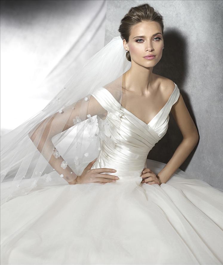 Pronovias clearance outlet online